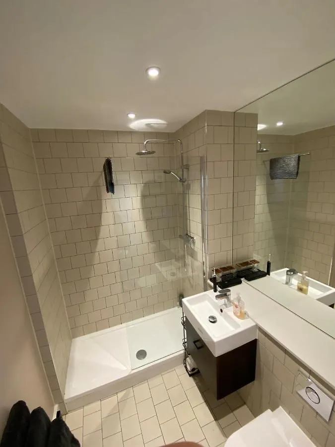 Tasteful 2Bd Flat Wopen Plan Living - Blackheath! London 0*,