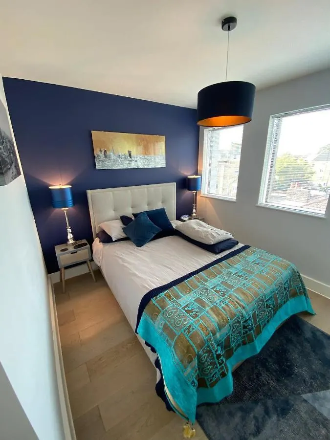 Tasteful 2Bd Flat Wopen Plan Living - Blackheath! contacts